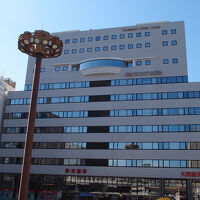 ビルの10階がフロントとレストランになっています