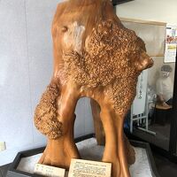 田舎のホテルの玄関にはこんな置物よく有りますよね？