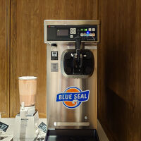 朝食ビュッフェにブルーシールのソフトクリームがありました