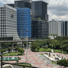 目の前にルンピニー公園入口