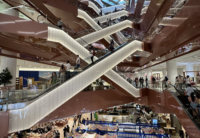「空中庭園」が最大の見どころか!?新たにオープンした「Dusit thani hotel」に隣接する新モール（セントラルパーク／シーロム駅／バンコク）