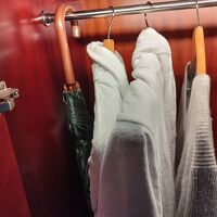 部屋に自由に使える傘と寝巻き