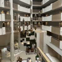 天井の高いロビー