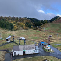 降雪を待つ、ゲレンデ
