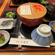 名古屋ひつまぶしのセット。上に食べ方が書いてある