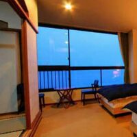 和洋室 ツイン + 和室10畳