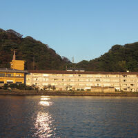 朝7時過ぎに太陽が奥城崎シーサイドホテルを照らし始めます