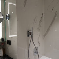 バスタブのあるバスルーム