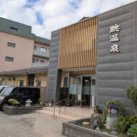 日帰り入浴入口です。左奥にホテル入口があります。