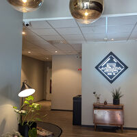 入口を入るとロビーのような空間があります。お洒落です