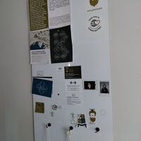 壁にはいろいろなメッセージが…