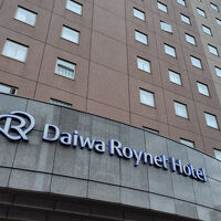 隣に契約駐車場があります