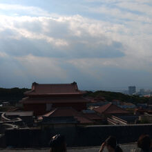 裏から見る正殿