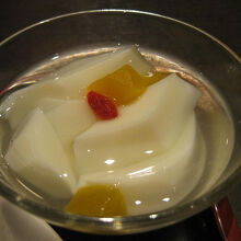 杏仁豆腐　少し甘めかな