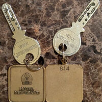 重厚感のあるルームキーです