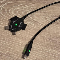 デスクにあった、「マルチ充電器」