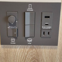 ベッド枕元にUSB用コンセントもありました。