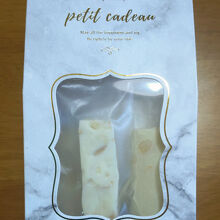 アーモンドヌガー。可愛いパッケージでお土産にもぴったり。