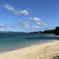 道を挟んですぐにビーチがあります。トイレ、水場あり。