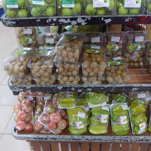 竜眼やスターフルーツも販売していました