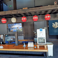 公共浴場なのでお風呂の入り口はまさに番台です