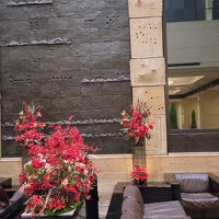 １階ロビーは天井が高く、クリスマスの飾りがありました