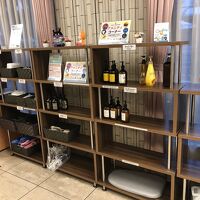 フロント前にはアメニティーの棚が､､､､