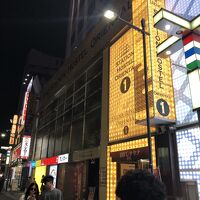 この建物の向かいがJR山手線の高架