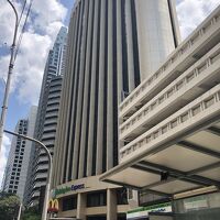 モノレールのRaja Chulan駅から直ぐです