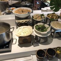 此方は中華麺のスープのコーナー