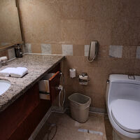 中国あるある　トイレットペーパーが後方にある