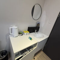 ポットやコップ、お茶などが用意されていました