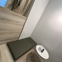 小さなテーブルとチェア。