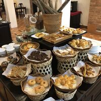 パンとお菓子のタワー､､､､､､)^_^(