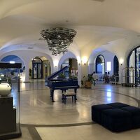 魚群のシャンデリアがリゾート感を醸し出してる～