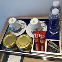 無料のペットボトルの水2本にお茶やコーヒー類