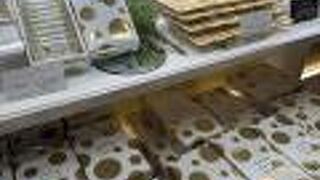 開店前から並ばないと売り切れ必死