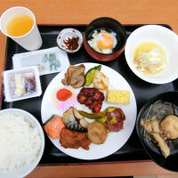 朝食はバイキング