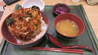 新東名浜松SAのフードコートのお店、「うどん系」「しらす丼」「桜えびのかき揚げ丼」等がお勧め