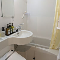 明るく清潔なバスルーム