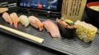 富山湾の美味しいお鮨がリーズナブルにいただけます。