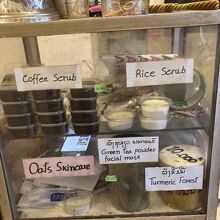 塗ったくる！（女子客多い）