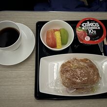 到着1時間前　機内食