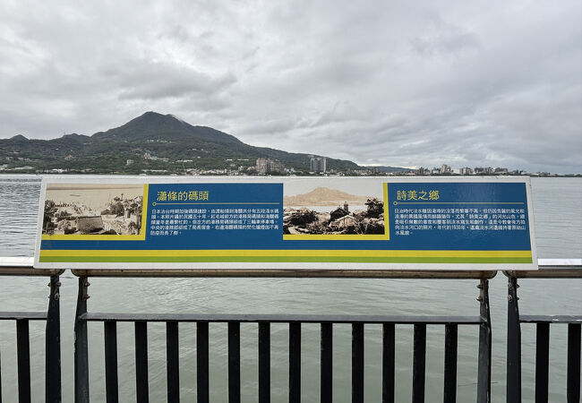 河のそばには広い公園がありました♪昔の様子を紹介したパネルもあって興味深かったです。