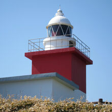 赤白のツートンカラーに四角い形が特徴