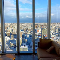 展望が良く、遠くの石狩湾の風力発電まで見えます。