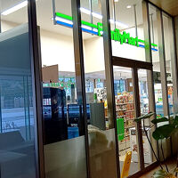 1Fにコンビニがあります