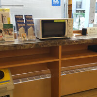 ロビーに電子レンジ等