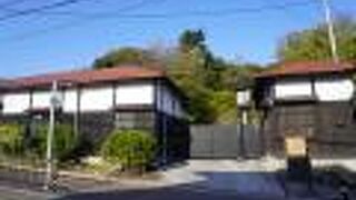 旧石川代官所長屋門