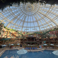 屋内プールのスプラッシュベイ